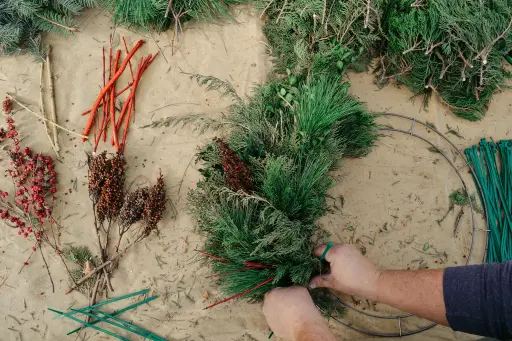 [9701011] Evergreen Wreath Kit