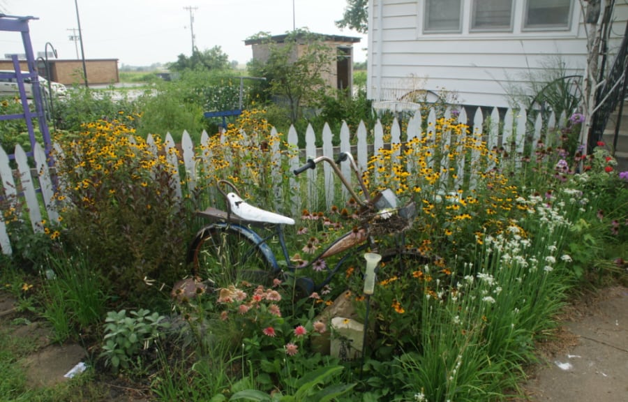 cottage style picket fencing